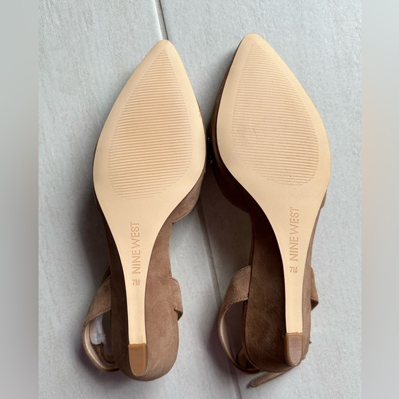 Nine West low wedge pointed toe suede slingbacks - Picture 3 of 3